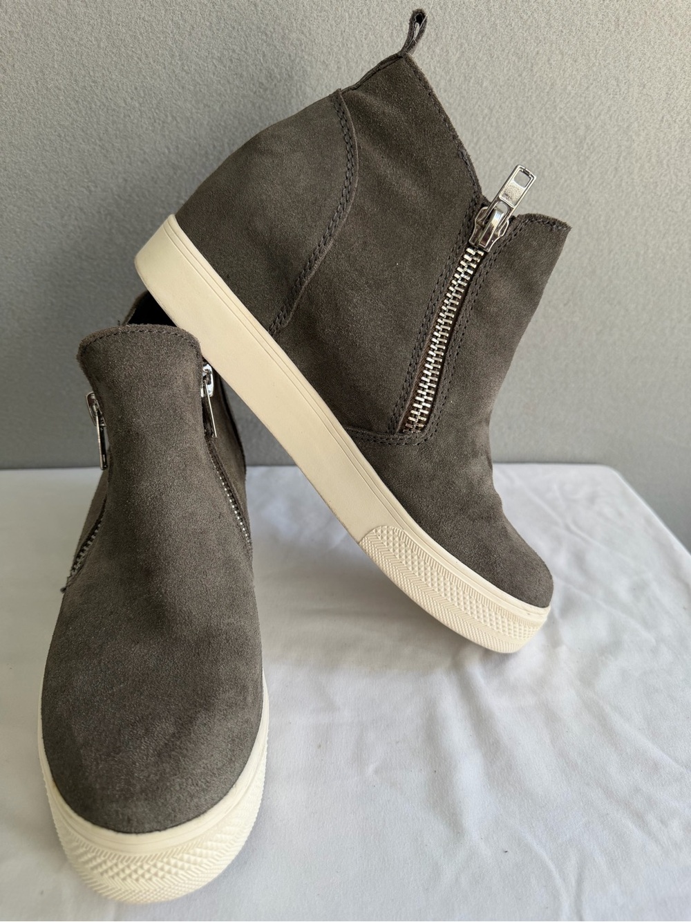 Steve Madden Wedge Boots Women's s8.5M Dark Gray/White Suede Zip Up
